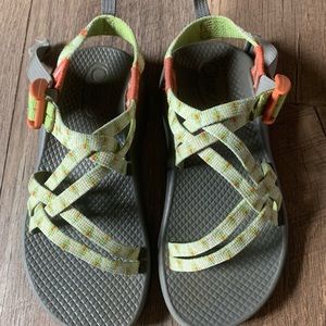 Chacos Girls Sz 2 Chacos